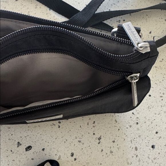Baggallini Black Nylon Small Crossbody Bag Fanny Pack Zipper Closure Casual EUC - Picture 7 of 12
